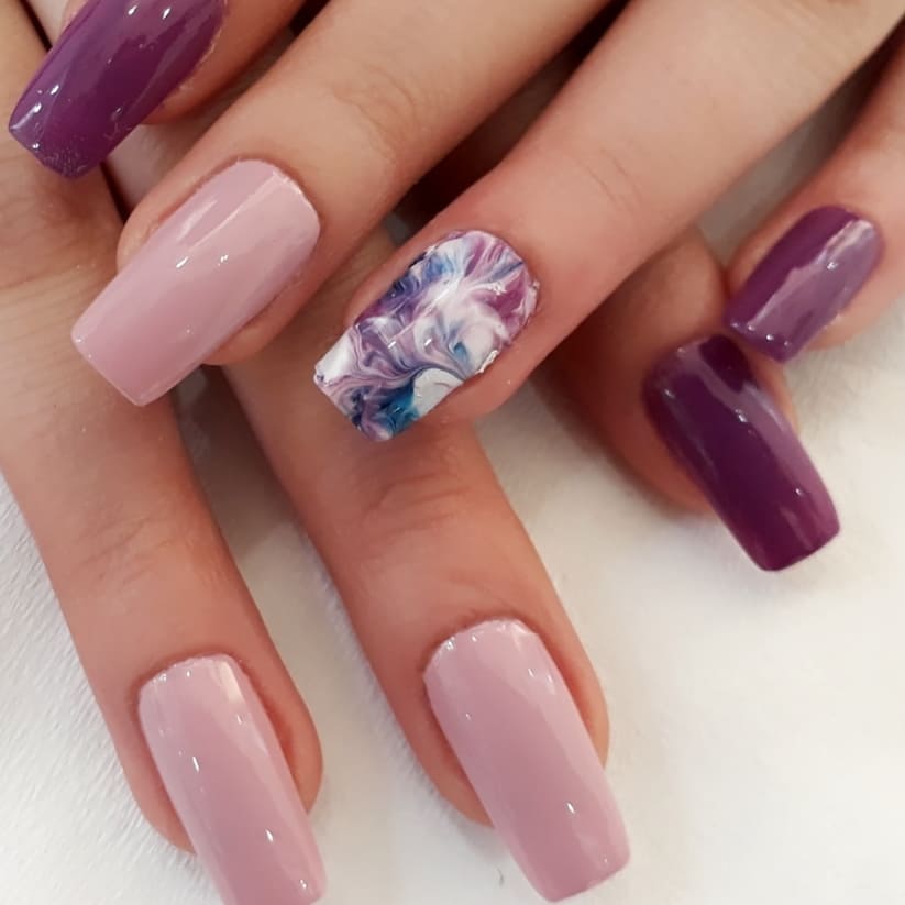 )https://www.instagram.com/p/BfvSiI_HCs7/?tagged=nails